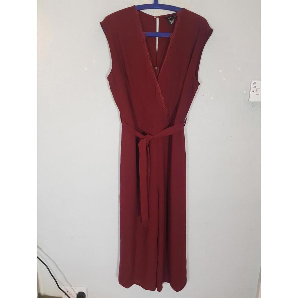 NEW LOOK MAROON SLEEVELESS LONG DEEP V NECK BELTED TROUSER PLAY SUIT SIZE 16